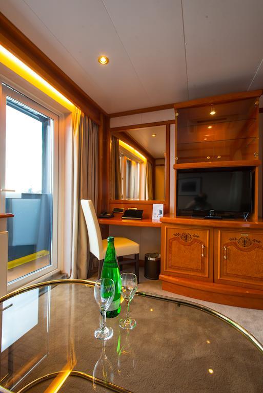 Sunborn London Yacht Hotel Zewnętrze zdjęcie